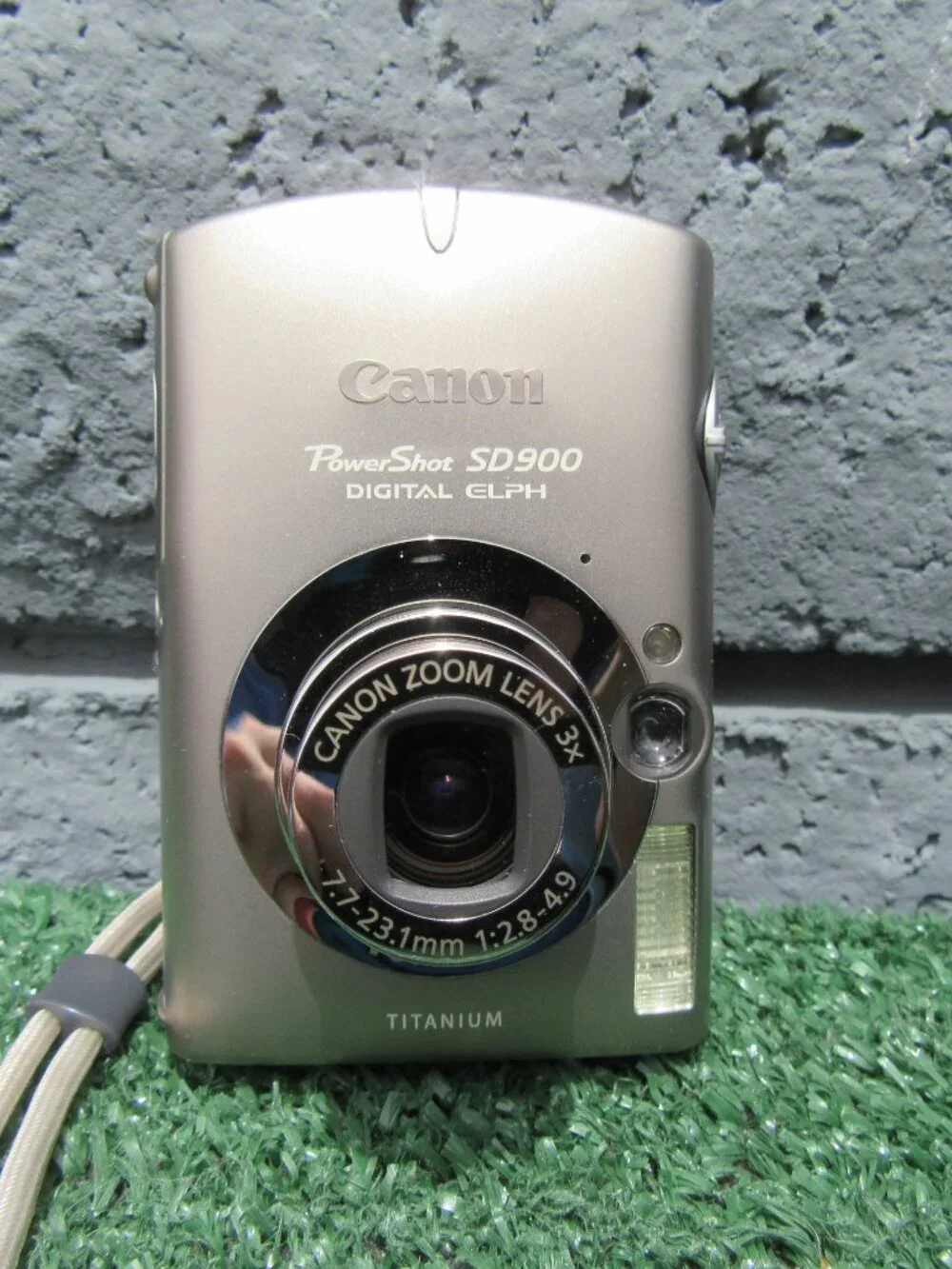 Canon Powershot SD900 Digital Elpha 10MP Camera Titanium PC1206 2 New Batteries
